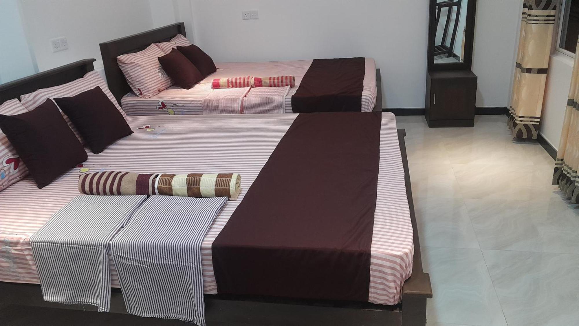 Theepan'S Home Nilaveli Kültér fotó
