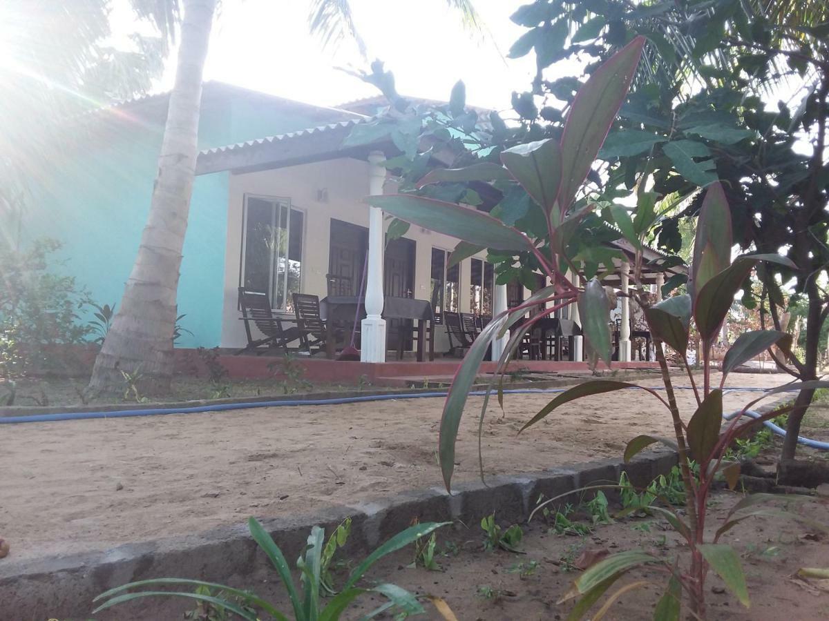 Theepan'S Home Nilaveli Kültér fotó